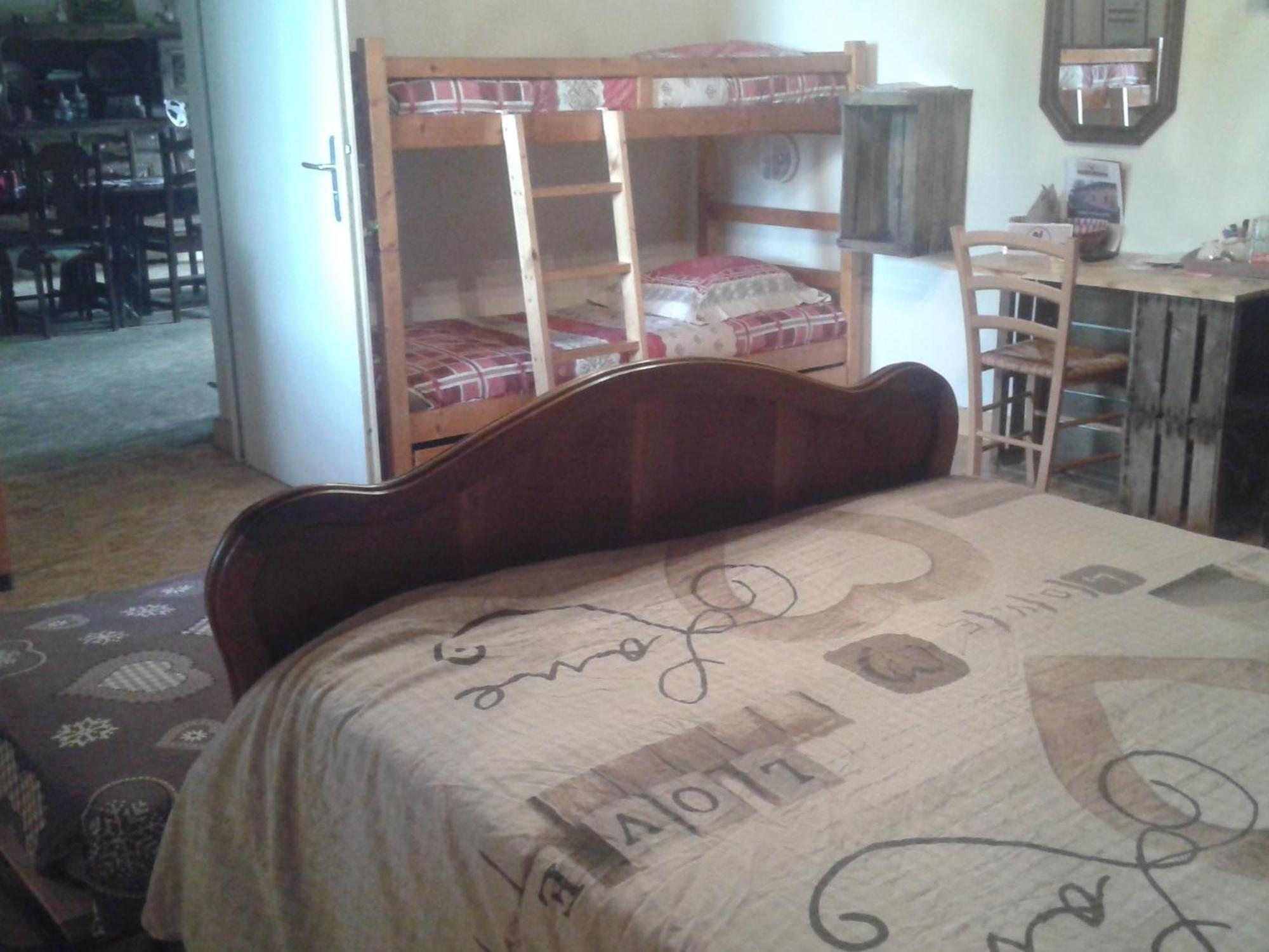 A La Poularde B&B Curciat-Dongalon Room photo